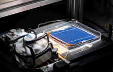 轻便灵活高效基于钙钛矿的串联太阳能电池